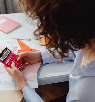 Typend op een rekenmachine