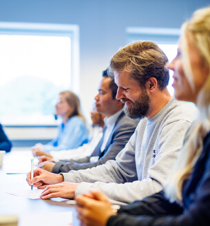 Personen in leslokaal