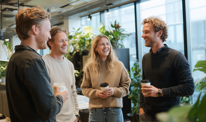 Pratende collega's op kantoor